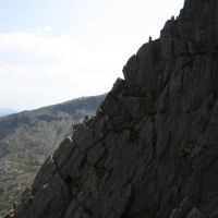 Crowds on Gashed Crag from 1st Pinnacle Ridge (James Richardson)