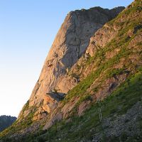 The Nose of Presten. Vestpillaren generally follows the light-shade boundary. This is the evening light at 10:30! (Dave Bone)