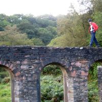 Stone age slacklining (Roger Dyke)