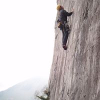 Gareth Williams on Pull my Daisy E2 5c, Rainbow Slab (Andy Stratford)