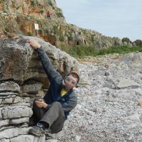 Gareth tests new bouldering safety equipment (Lucie Williams)