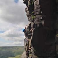 Jim enjoying Left Embrasure VS 4b Dovestones (Andy Stratford)