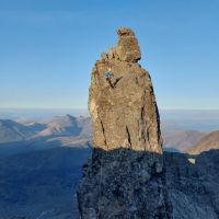 Stevie abbing off the Inn Pinn at sunset (Andy Stratford)